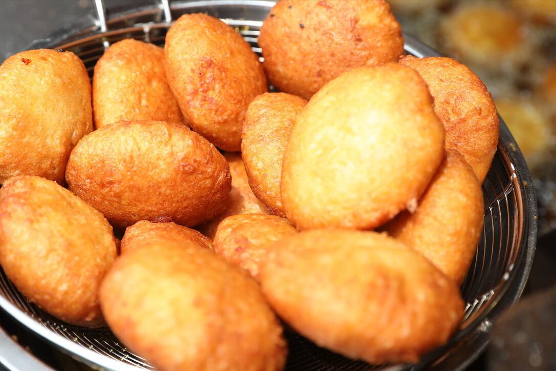 炸糖糕掌握技巧开裂不漏个个空心,炸糖糕怎么又酥又脆