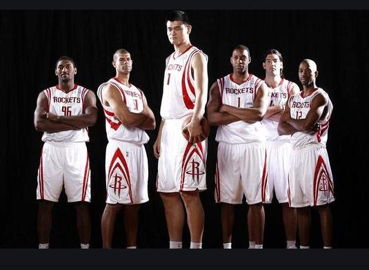 篮球巨人姚明近况,篮球队员姚明夫妻照