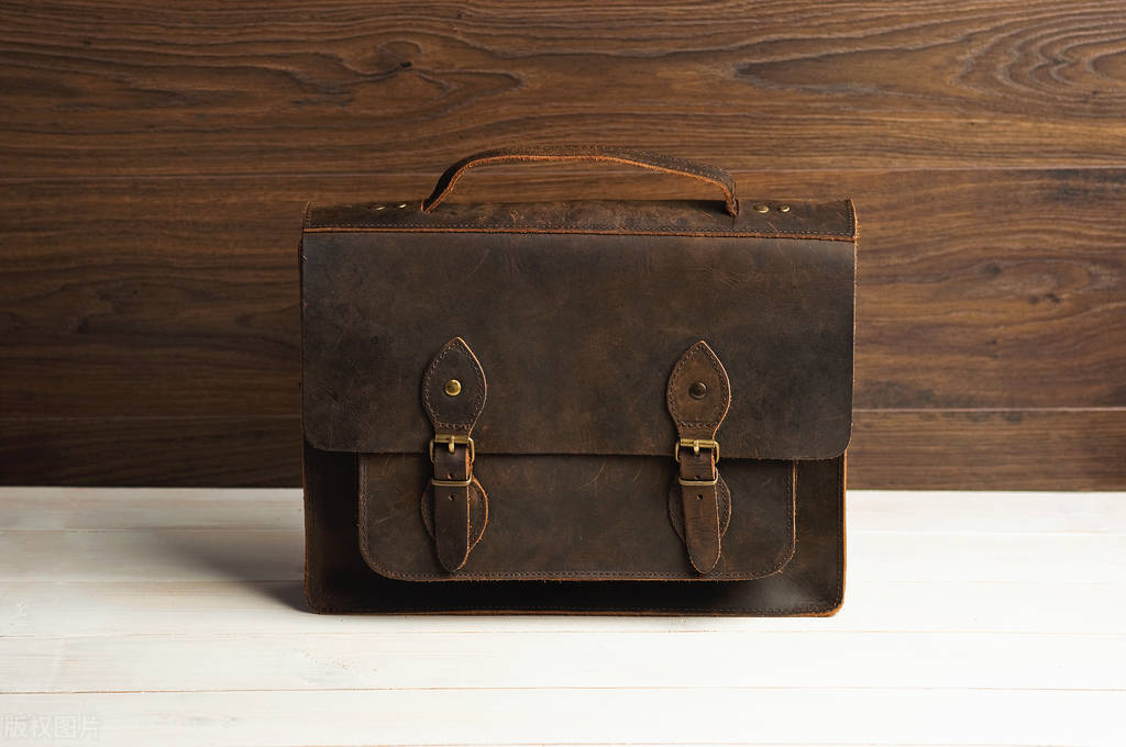 建材市场水太深，老司机给领导带路，结果司机翻车了