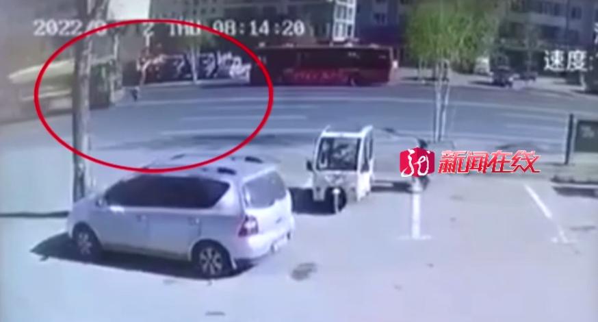 车祸截肢一条腿大概赔偿多少钱,11岁男孩遭遇车祸右腿重伤要截肢