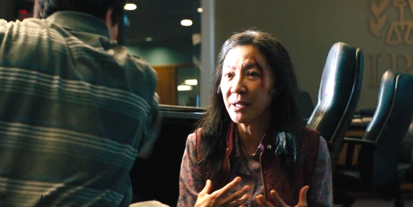 瞬息全宇宙——美国亚裔版的你好，李焕英