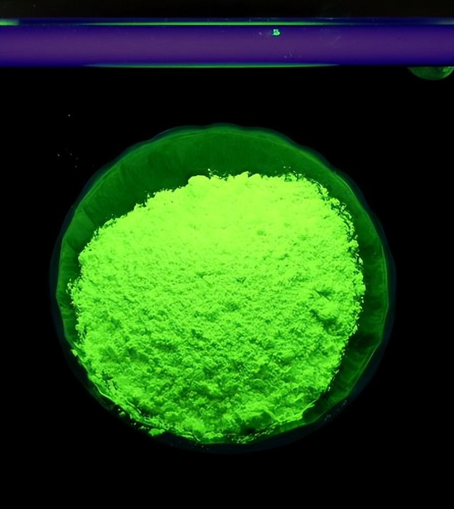 Mg2+掺杂，它对上转换发光材料Na2Zn3Si2O8:Er3+发光性能有何影响