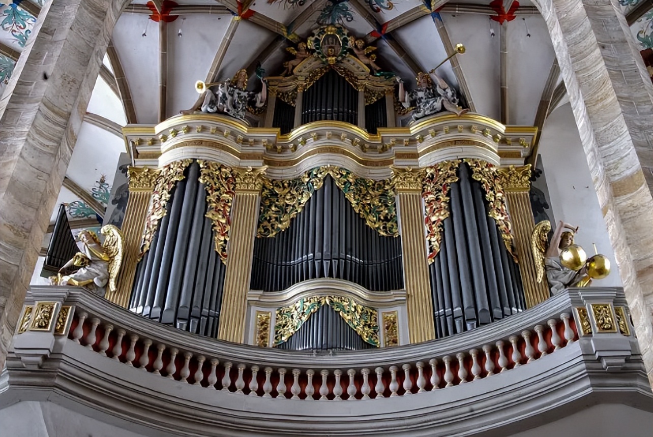 巴赫钢琴跨几度,巴赫钢琴评价