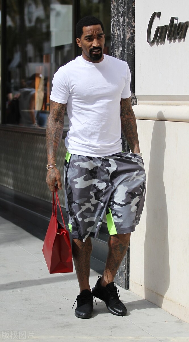 詹姆斯和库里谁更富有,nba球星奢靡生活