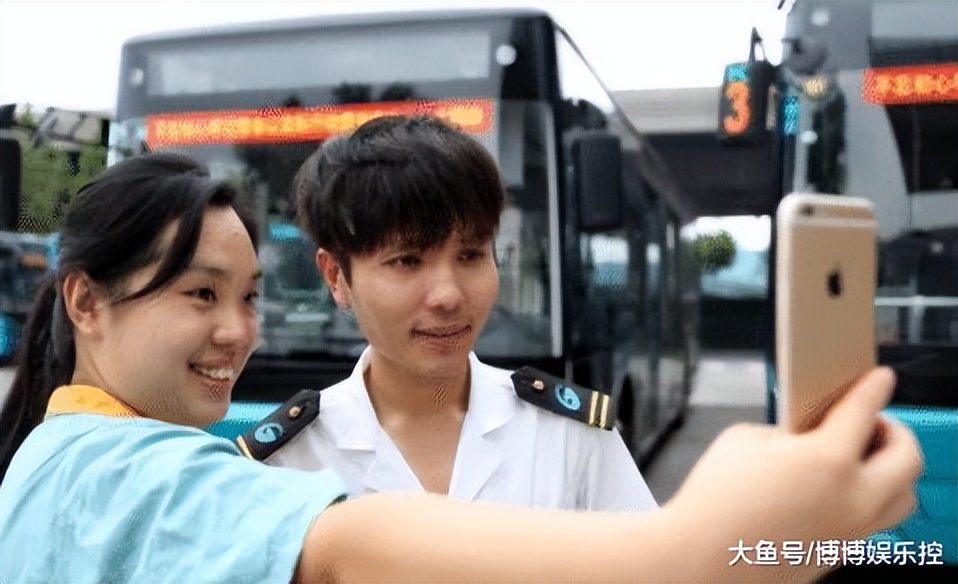 炎亚纶开啥车,炎亚纶开什么牌子的车