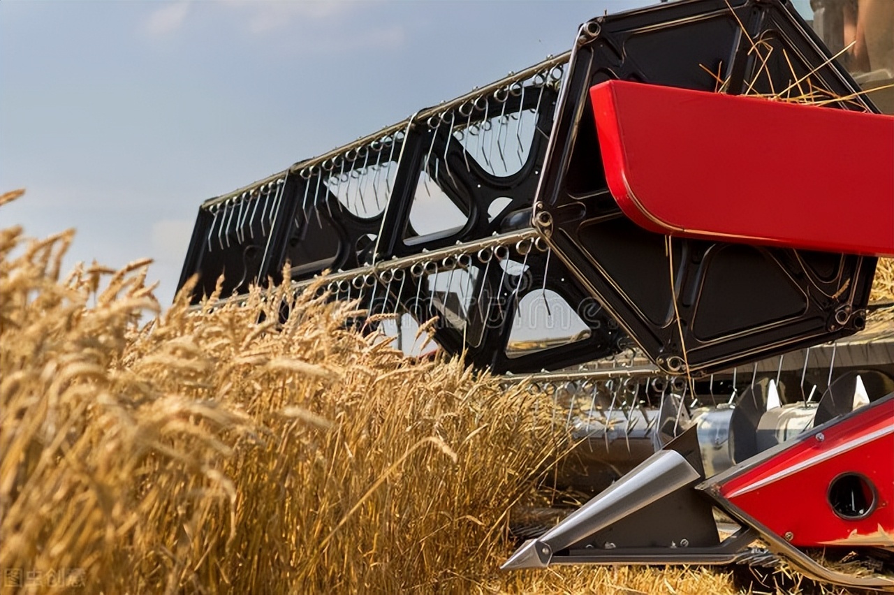 沃得收割机pk谷王,小麦收割机谷王与雷沃哪个好