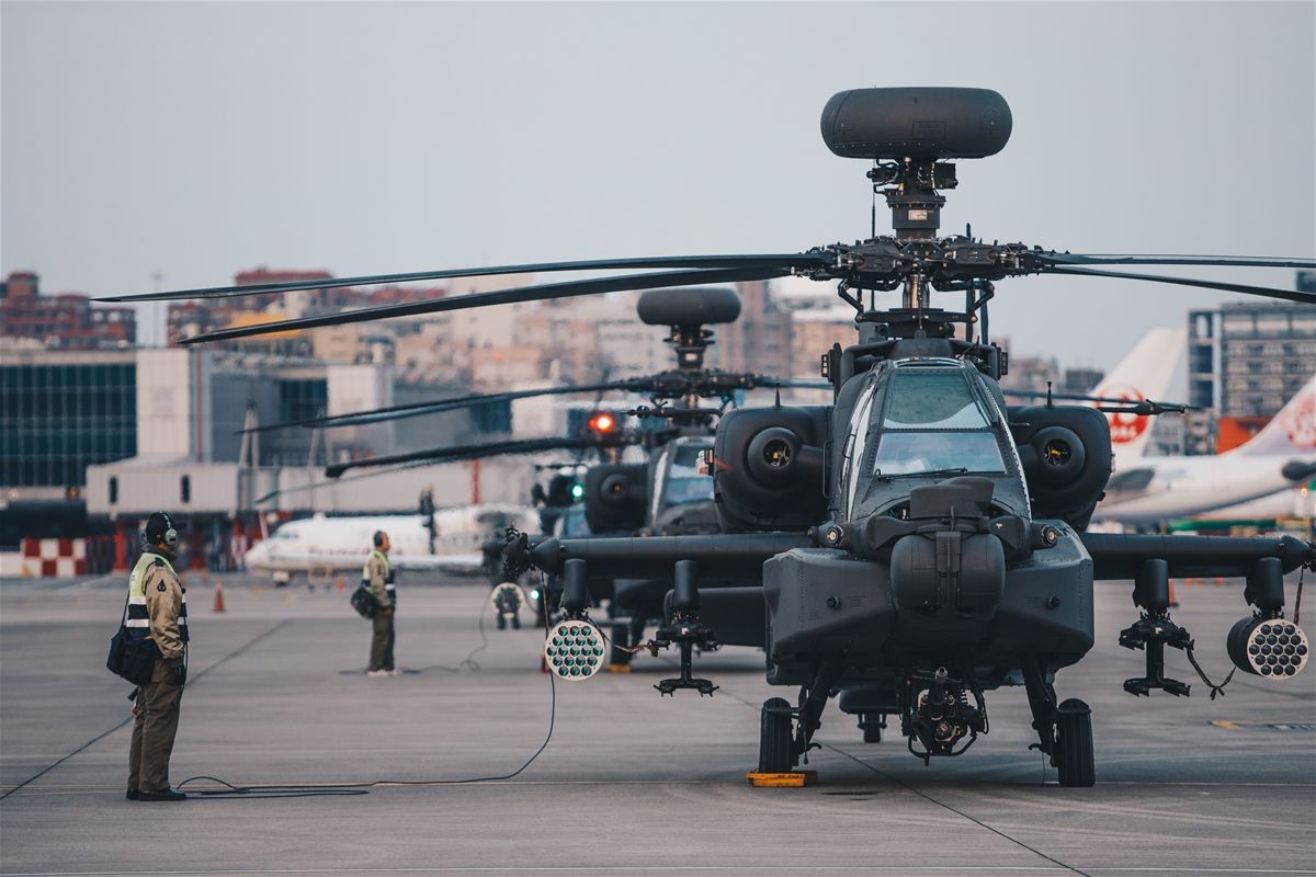 波兰拟购美制阿帕奇,波兰狂买坦克