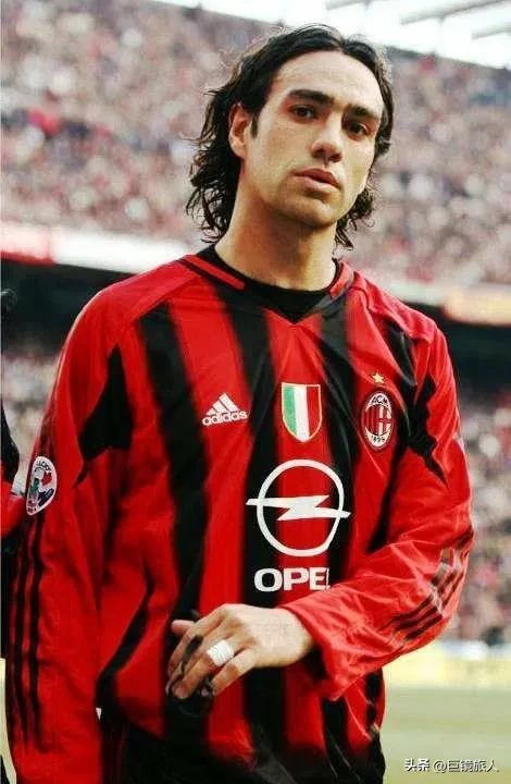 拉莫斯年轻时的惊天远射,历史最强后卫排名