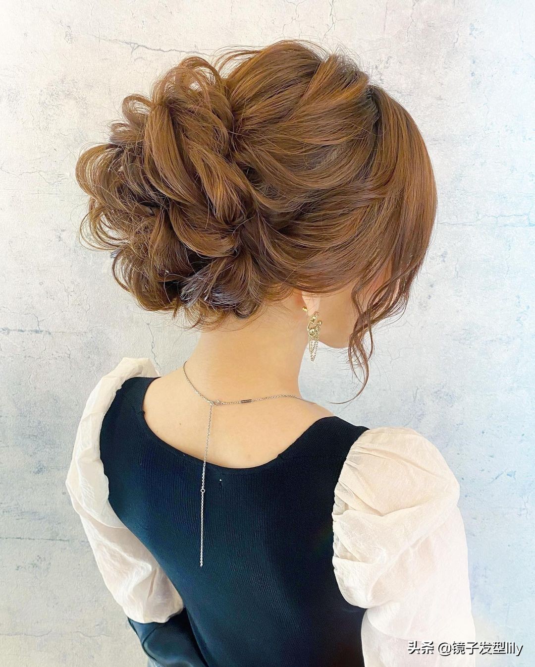 扎着放下都好看的烫发短发,可扎短发发型女2020流行烫发