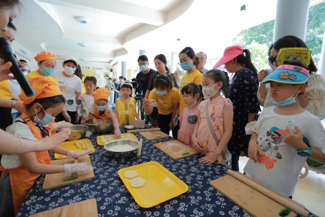 千百年前古人听的洞经古乐、吃的酥饼、画的木刻年画...这一次我们给你包圆了