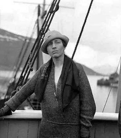 女性探险家图片大全,国内首个女性野外探险家