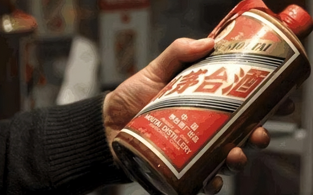 非洲免税店的茅台遭到中国游客抢购，游客：价格地低到你无法想象