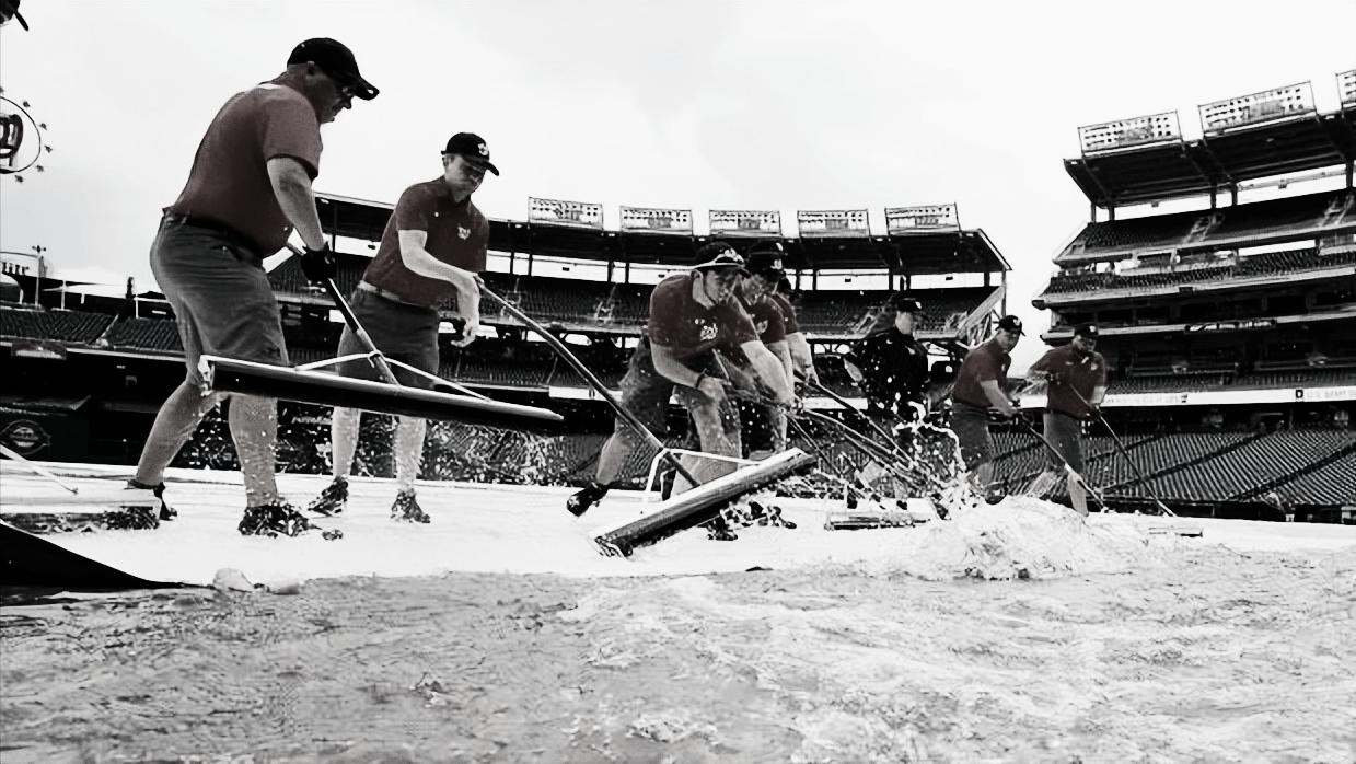 足球垒球游戏,软式棒垒球和足球