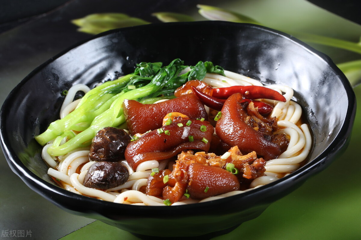 广西特色美食螺蛳粉介绍,广西除了螺蛳粉有什么好吃的特产