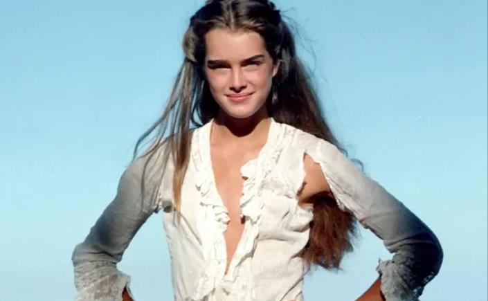 10岁她赤身露体，20岁又声称自己还是处女，“美国舒淇”裸照丑闻