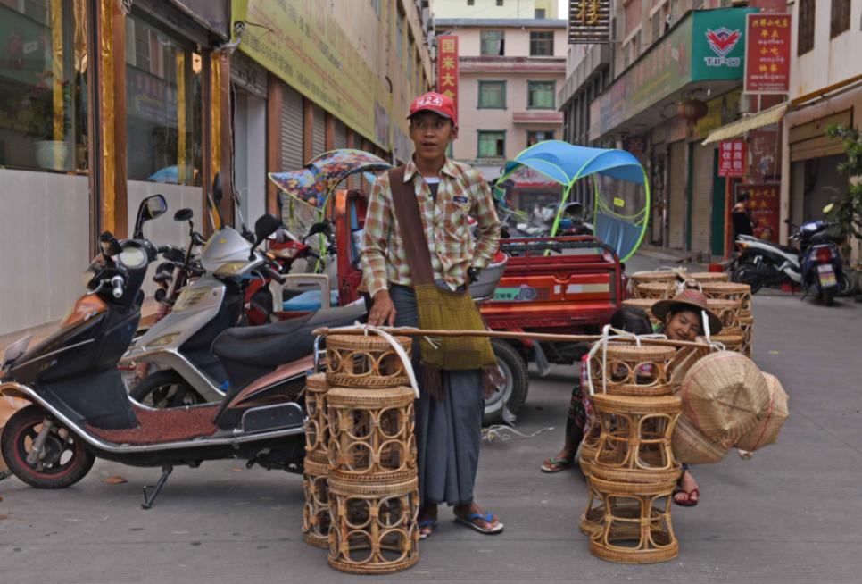 中缅边境一村两国,缅甸边境第一寨