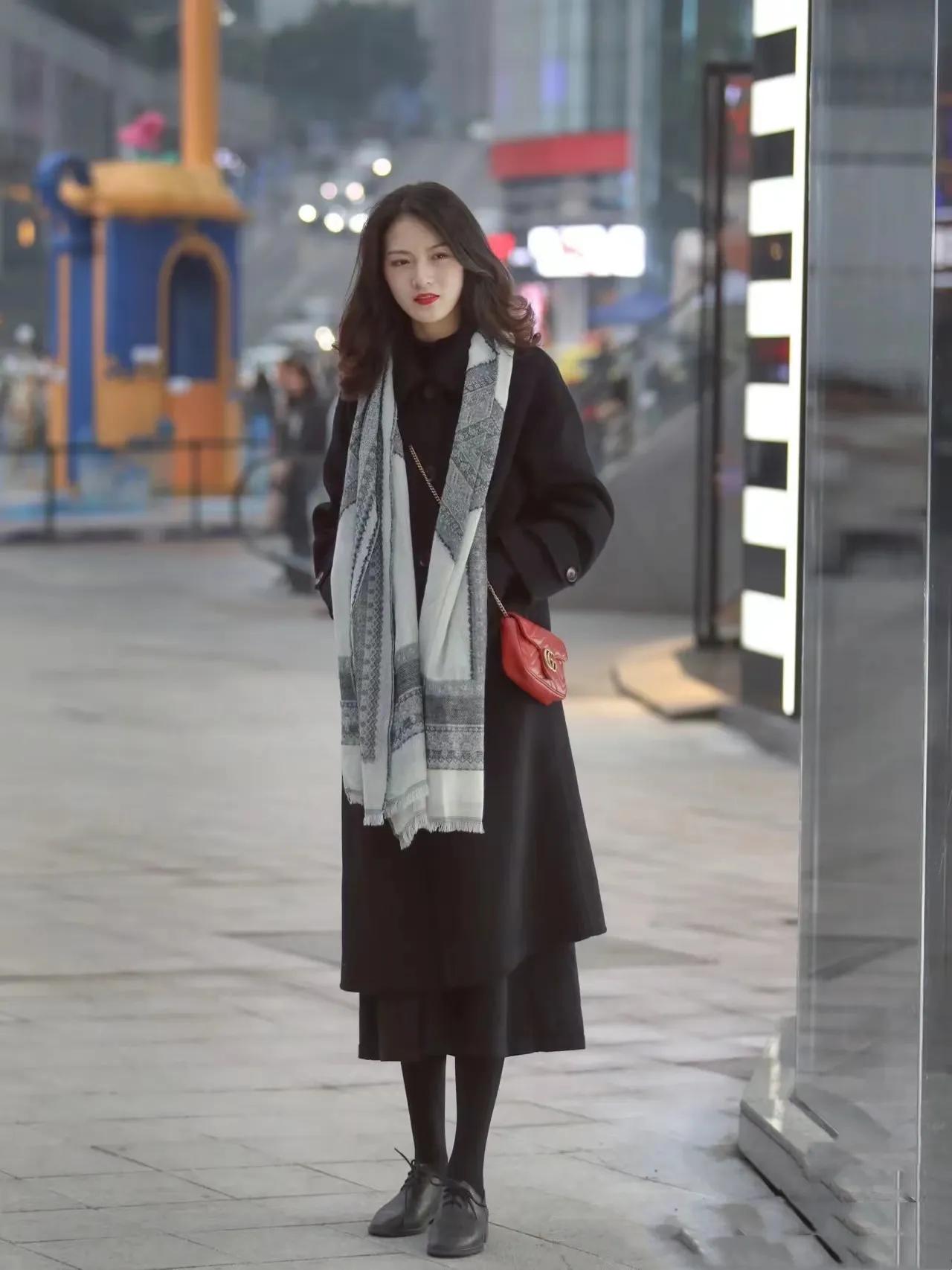 看街拍识包包：Gucci哪些包款最受欢迎？10组穿搭告诉你