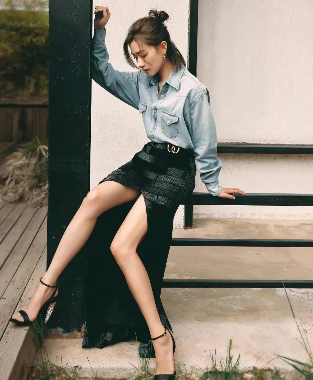 万茜高开叉裙造型图文,万茜穿高开叉长裙单人超美图片