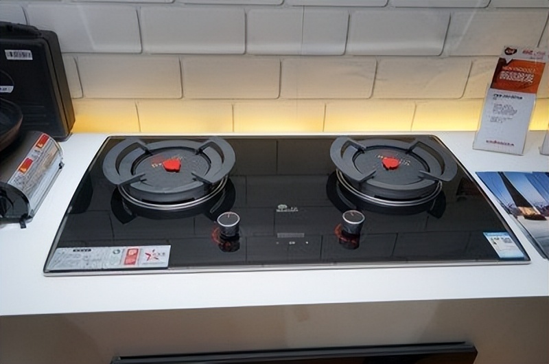 搬新家要不要燃气灶开火,搬新家父母给买锅碗瓢盆吗