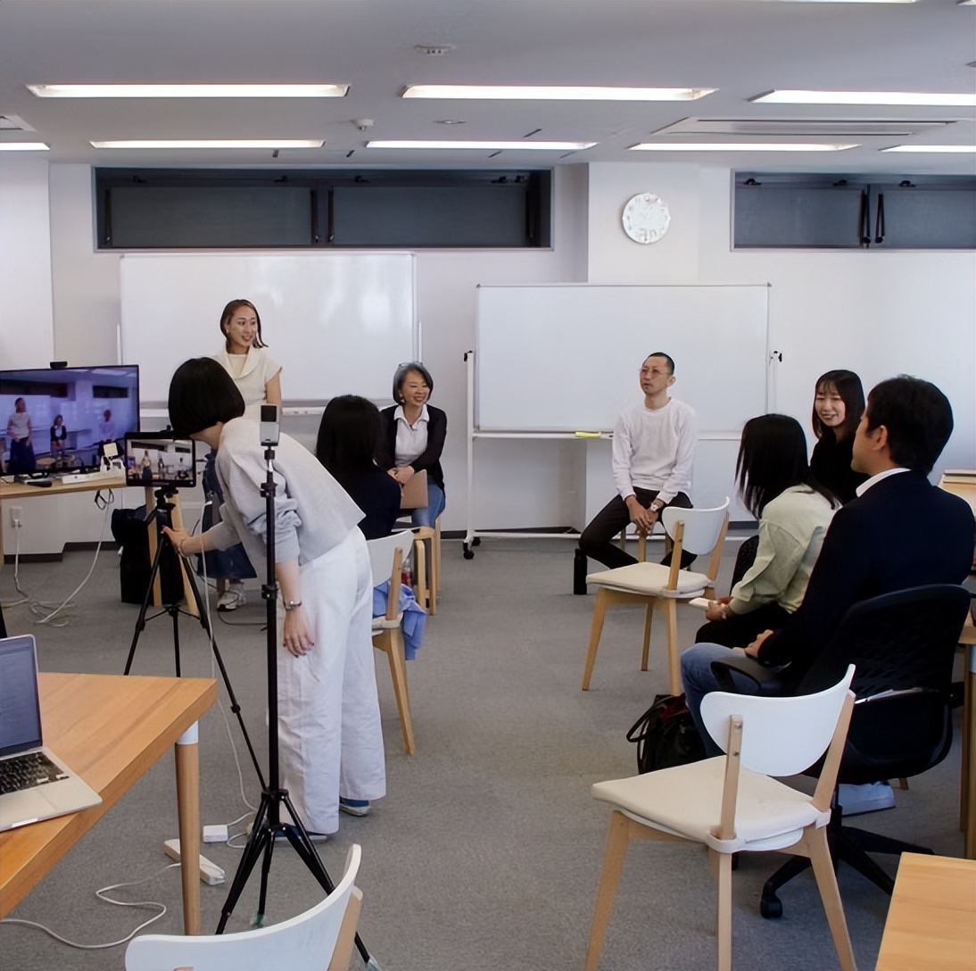 全职妈妈教不出成绩优秀的孩子,全职妈妈怎样教育好孩子