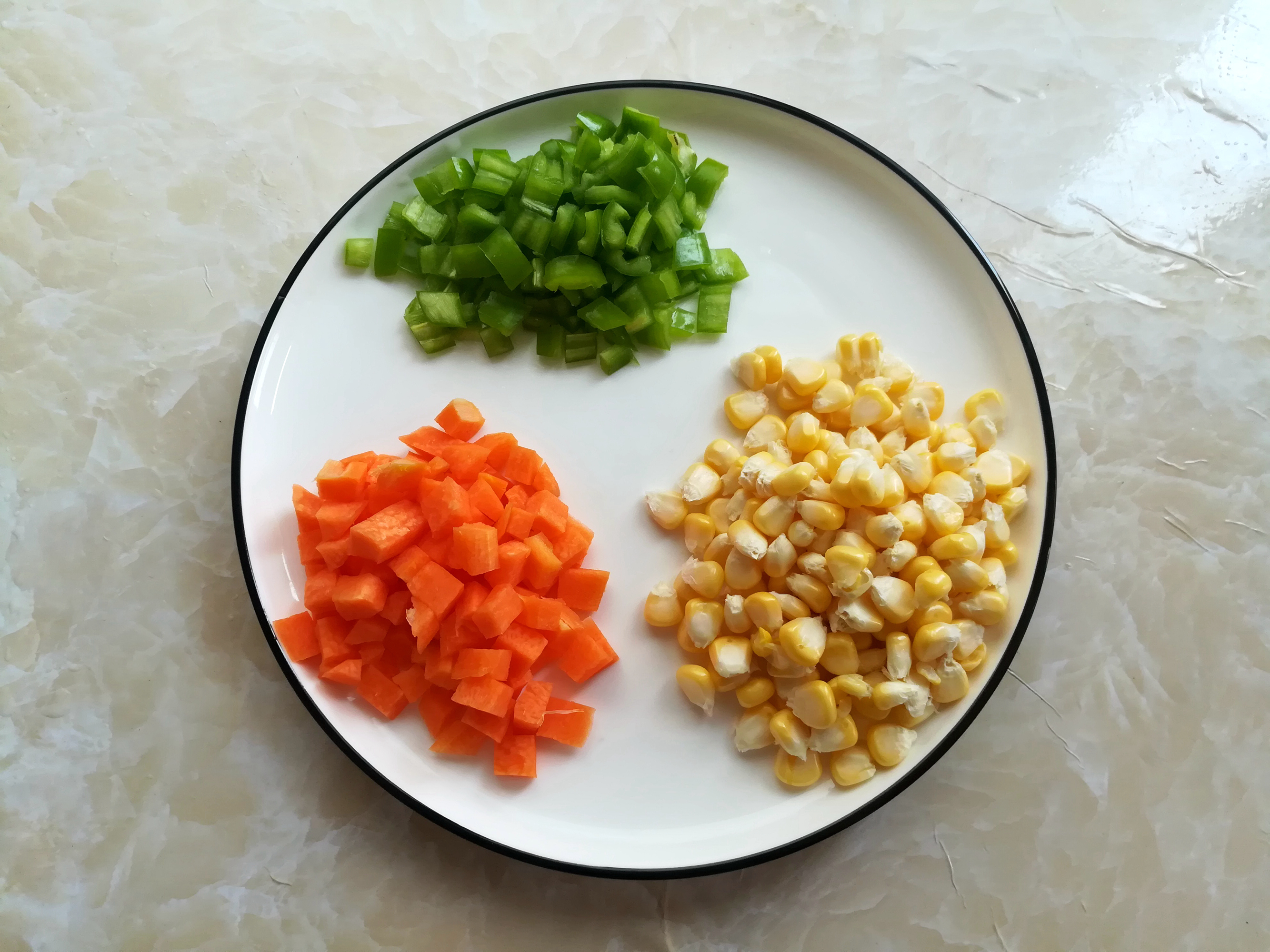 用吐司做迷你小披萨,如何用吐司做披萨简单又好吃