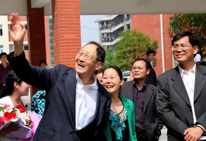 崔琦12岁走出河南农村，到美国后获诺贝尔奖，晚年：后悔离开家乡