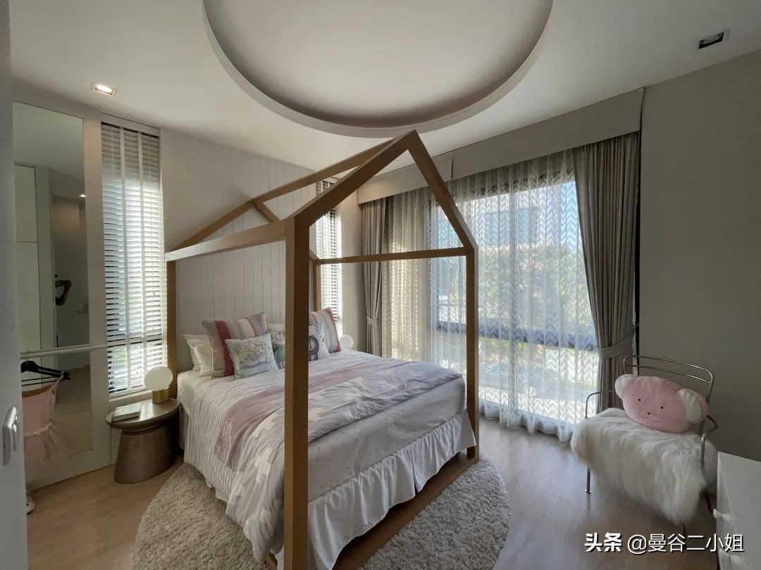 只要100多万的泰国三层别墅，6米挑高玻璃窗，比千万豪宅还大气