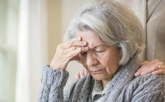 老年脑梗塞患需要心理抚慰，抑郁情绪对治疗和康复不利