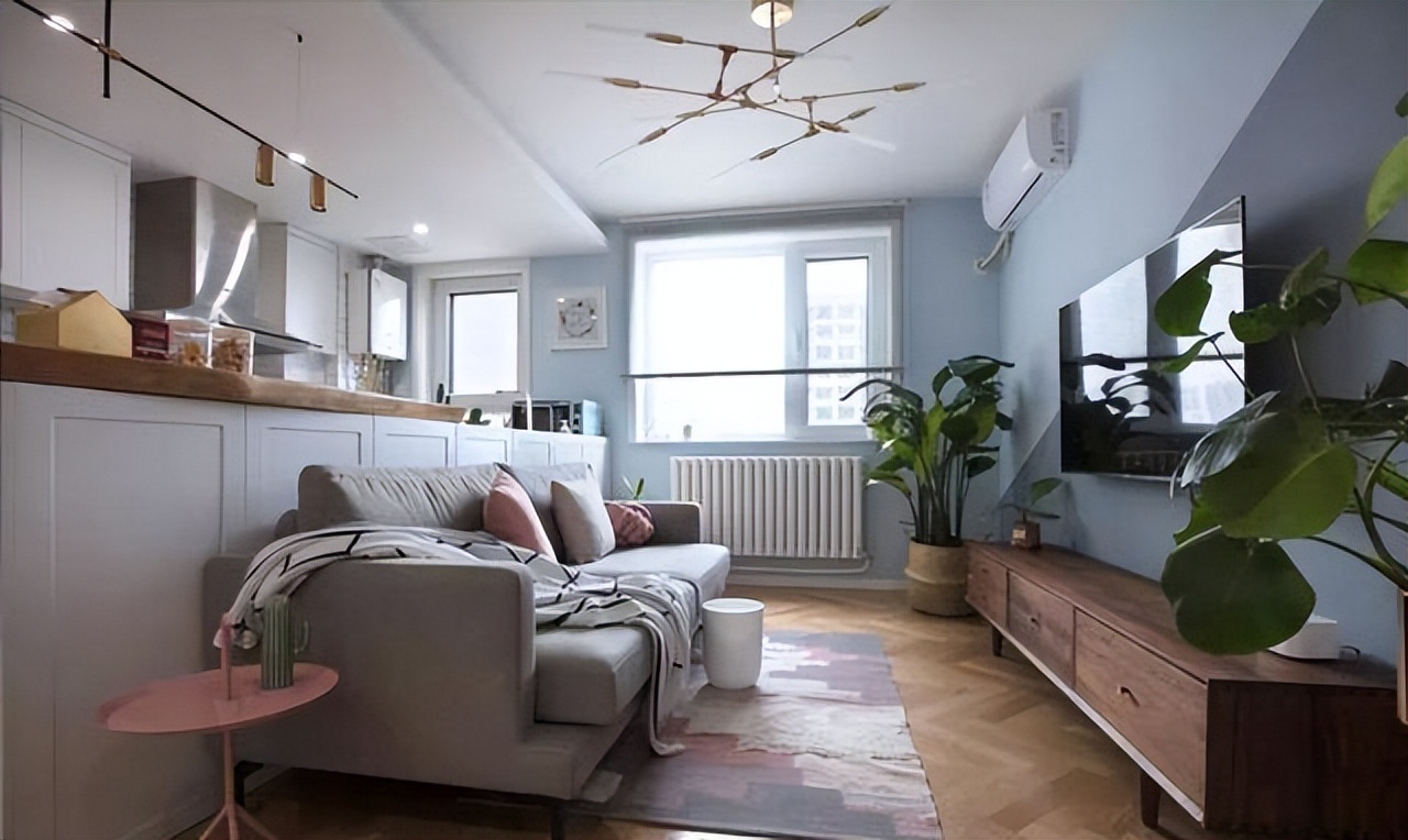 电视机应该挂墙还是坐式,电视机应该挂墙上还是放电视柜上