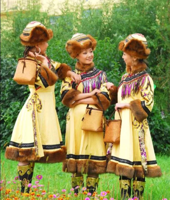 五十六个民族的风俗和服饰,五十六个民族代表服饰图片