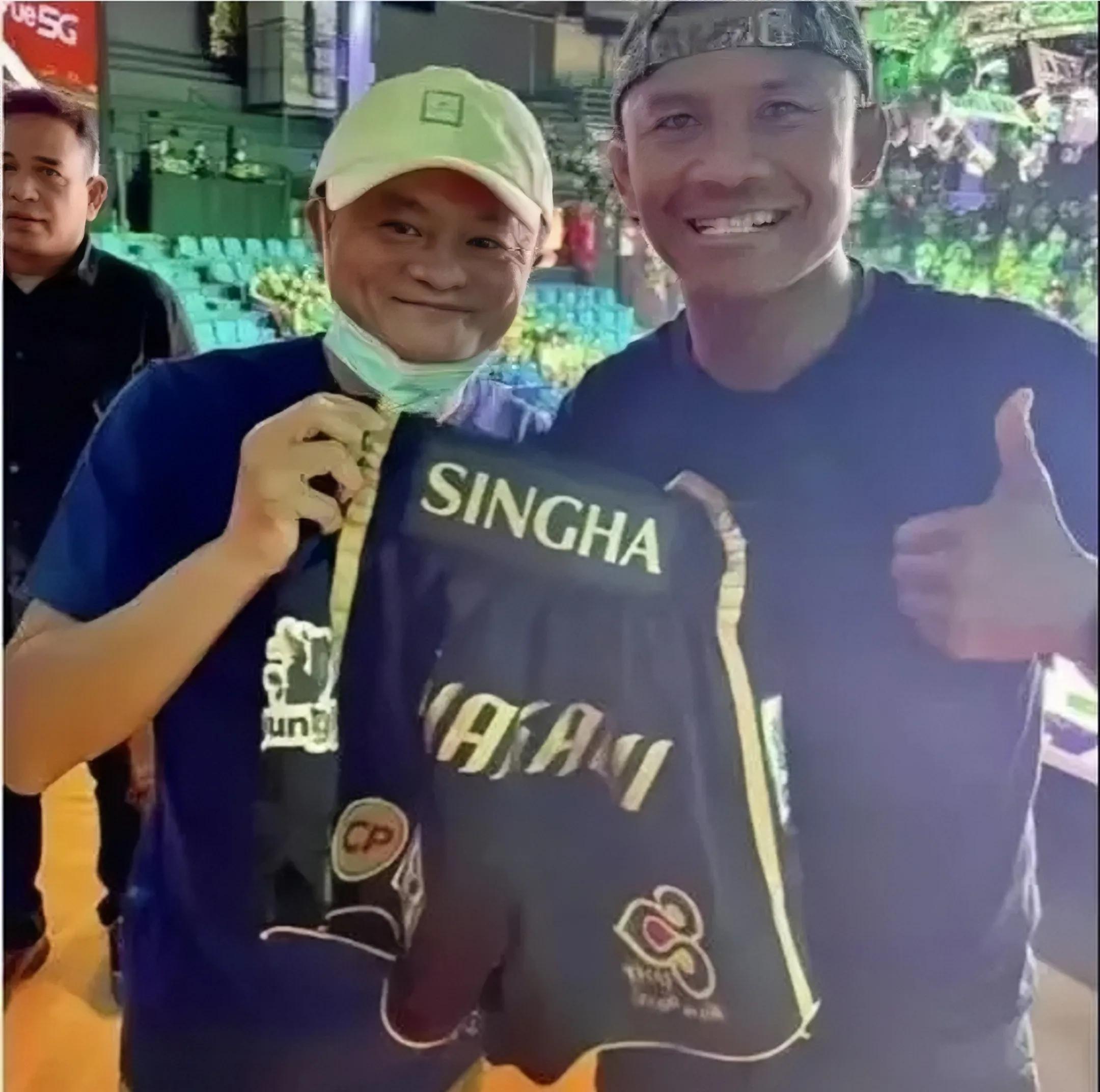 马云现身巴黎被偶遇照片,马云现身巴黎被网友偶遇