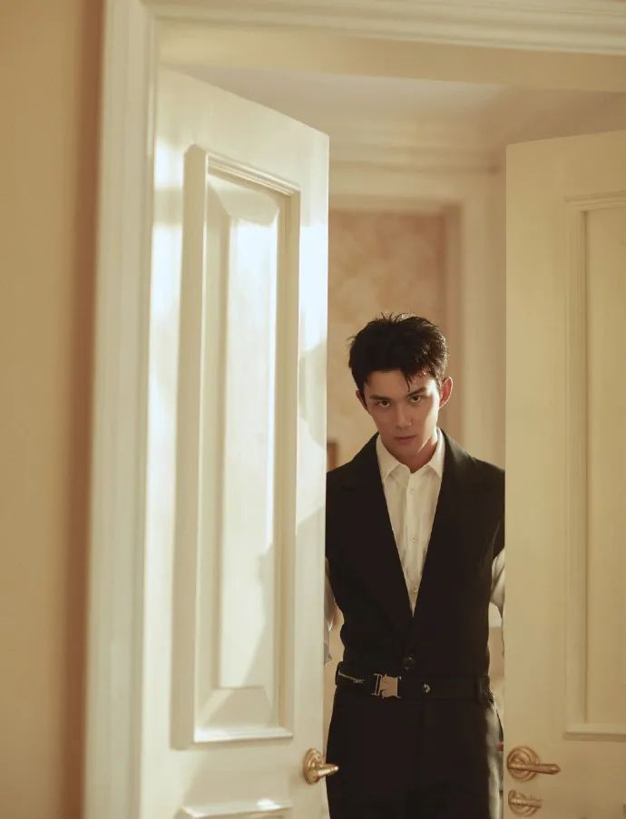 男士头发稀少适合剪什么发型,35到40岁的男士发型怎么剪