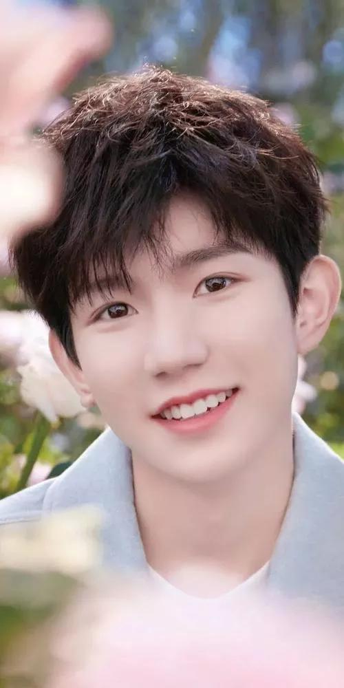 王源图片手机壁纸手控,王源壁纸女生专用高清