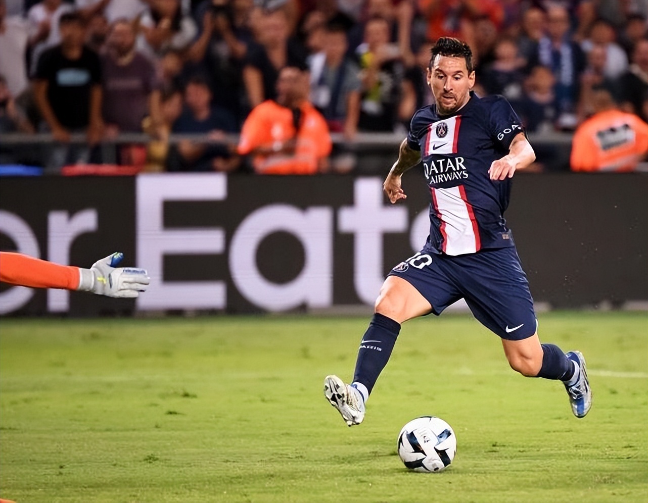 球王梅西神来之笔,梅西裁判吹哨