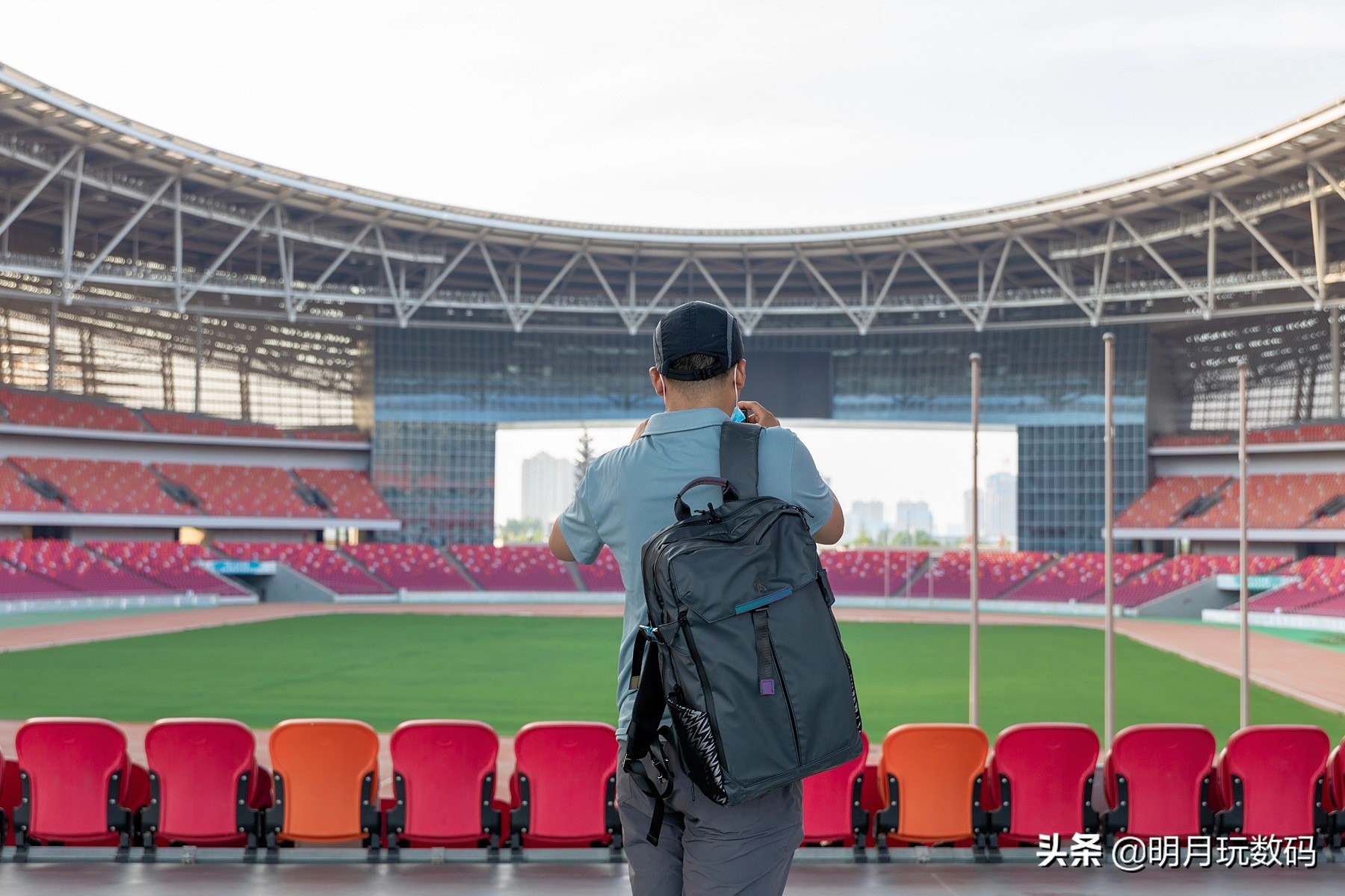 光影行星双肩包男200,类似于光影行星的双肩包