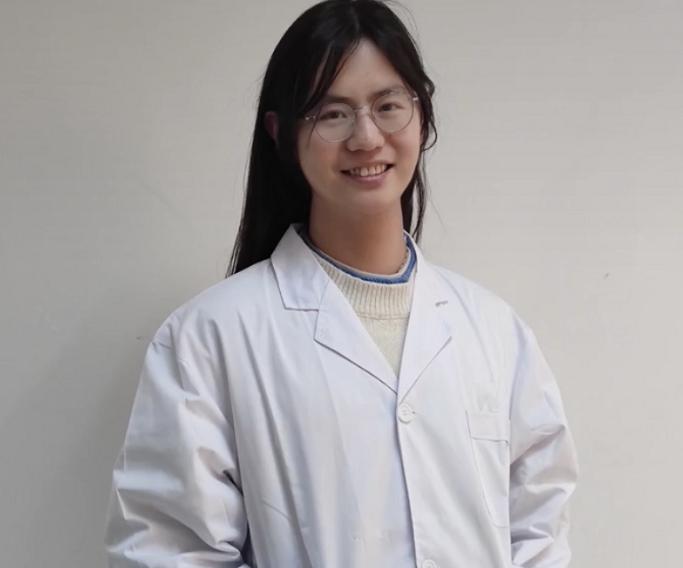 清华长发学长前后对比照，颜值提升一大截，网友：这是同一个人吗