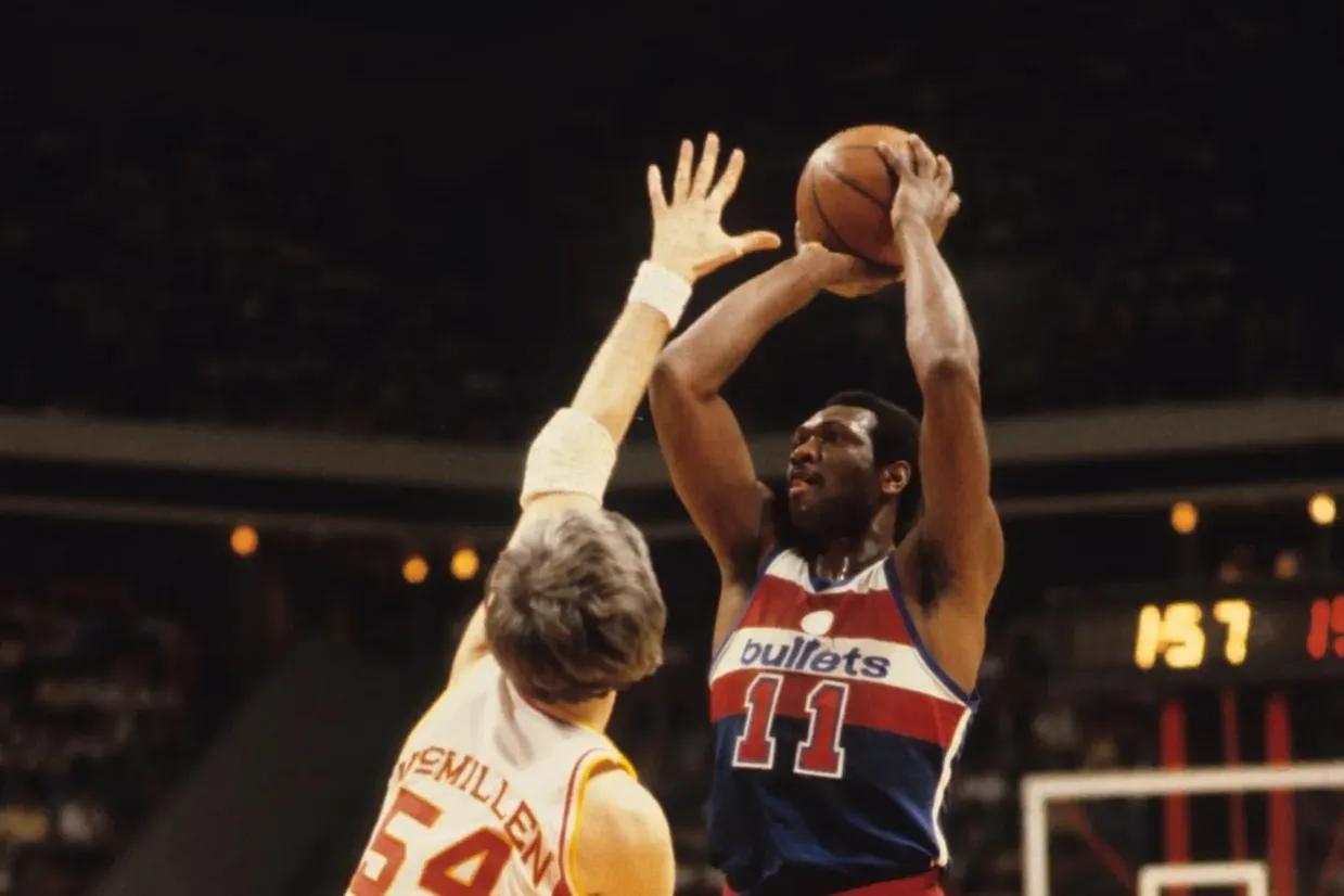 詹姆斯超越贾巴尔纪录视频,詹姆斯超越贾巴尔总得分的照片