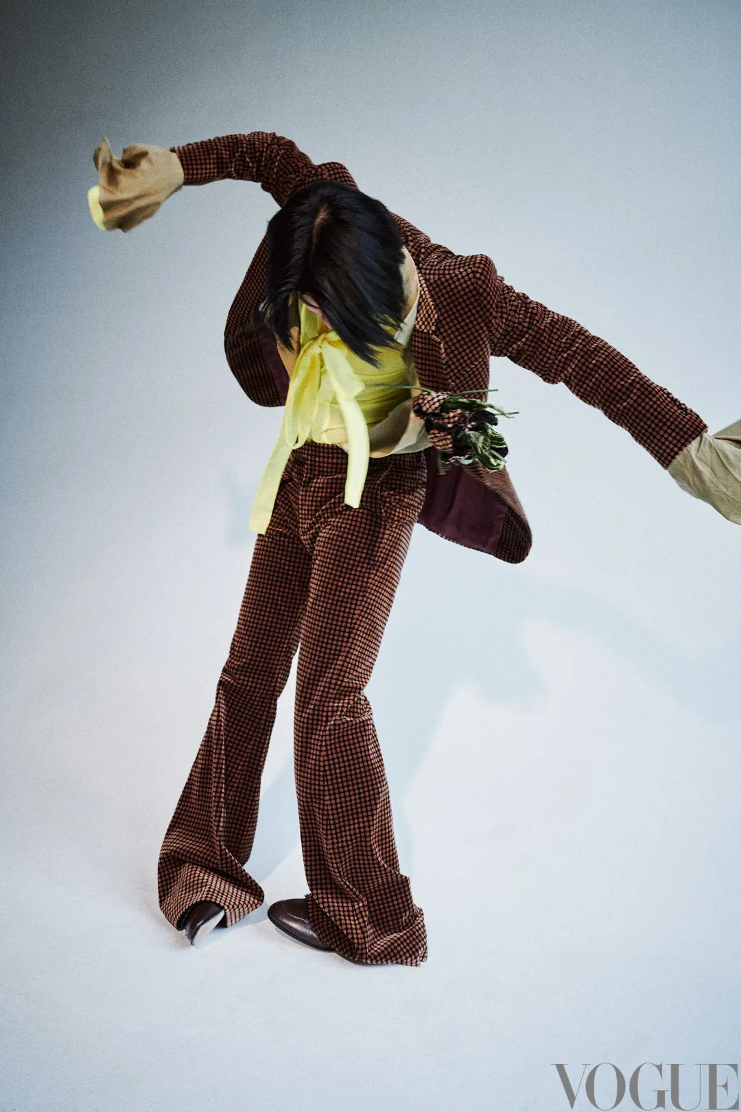 叮！我们请五条人仁科和谭卓完成了一件即兴音乐作品