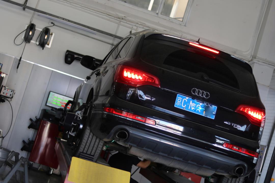 老款奥迪q74.2报废,奥迪q7新能源报废车