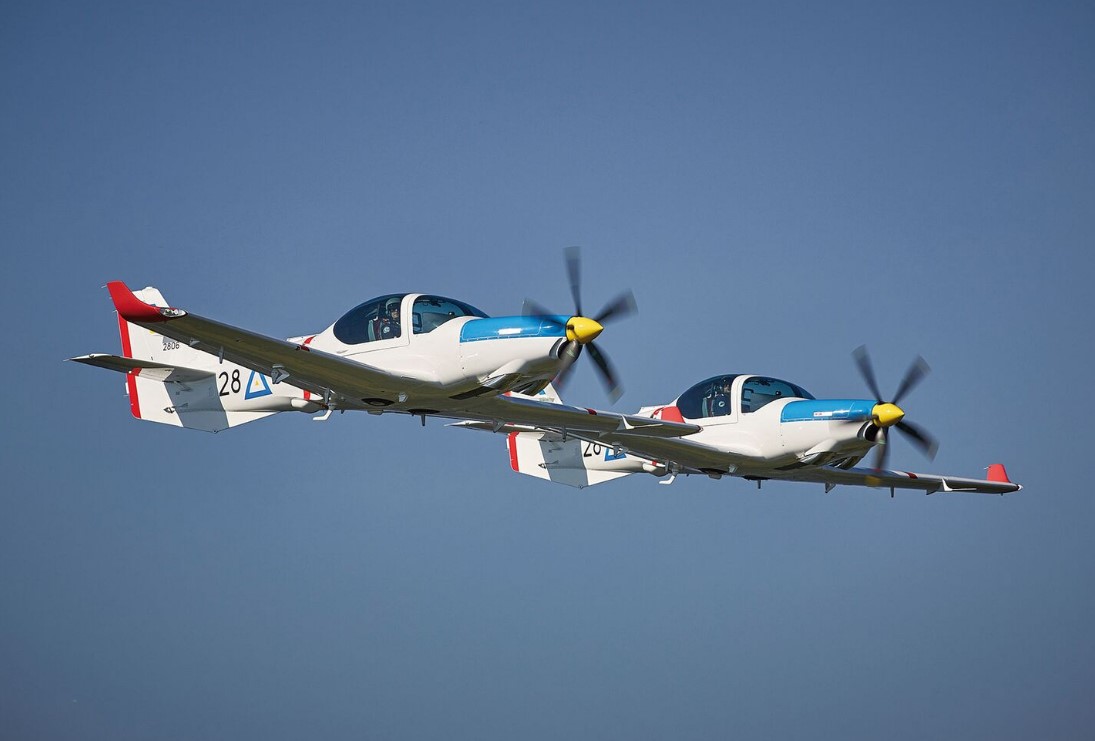 小国研发的战斗机,小国装备