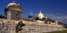 论证1650年至1950年拉丁美洲和非洲经济不平等的历史原因