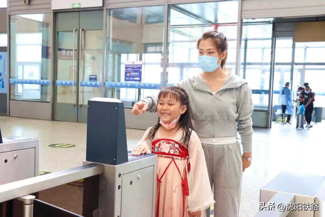 带儿童乘坐火车购票技巧,带2岁宝宝如何购票乘火车