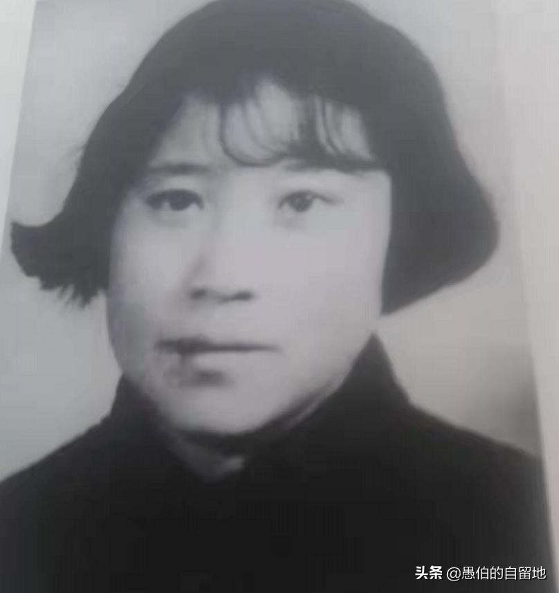 她目不识丁，17岁嫁给一个大学生，31岁守寡，最终却成人生赢家