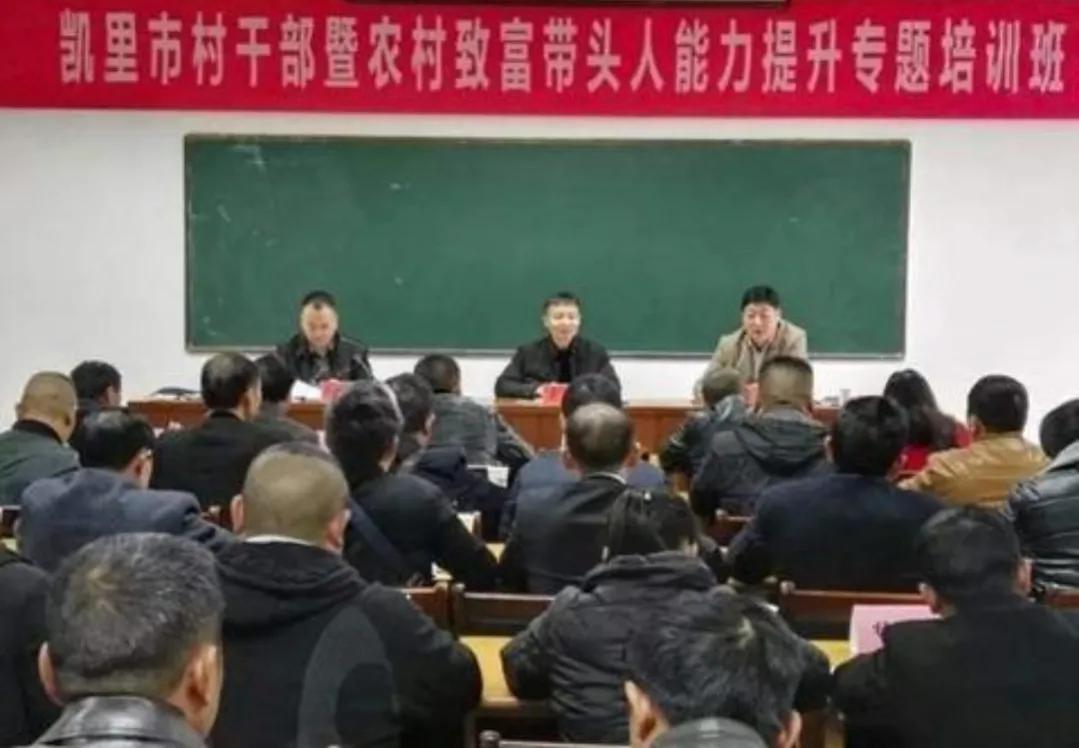 当村干部有额外收入吗,基层村干部如何能享受双休