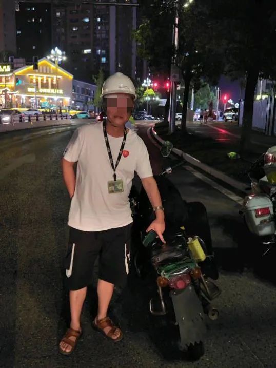 男子用“三无”摩托车代步被查