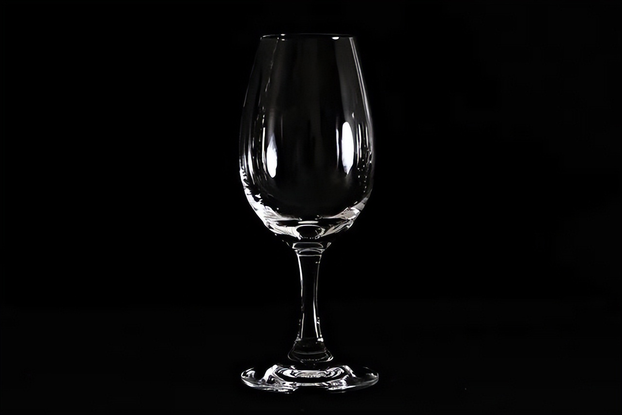 饮威士忌用什么杯好,威士忌杯怎么拿更多