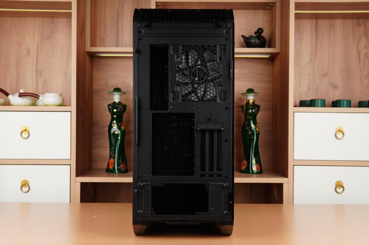 可以装多个硬盘的主机箱,带可插拔硬盘盒的主机