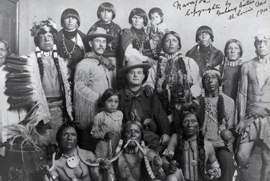 探寻祖先之路：美国印第安女酋长揭示中国血脉，揭露白人压迫真相