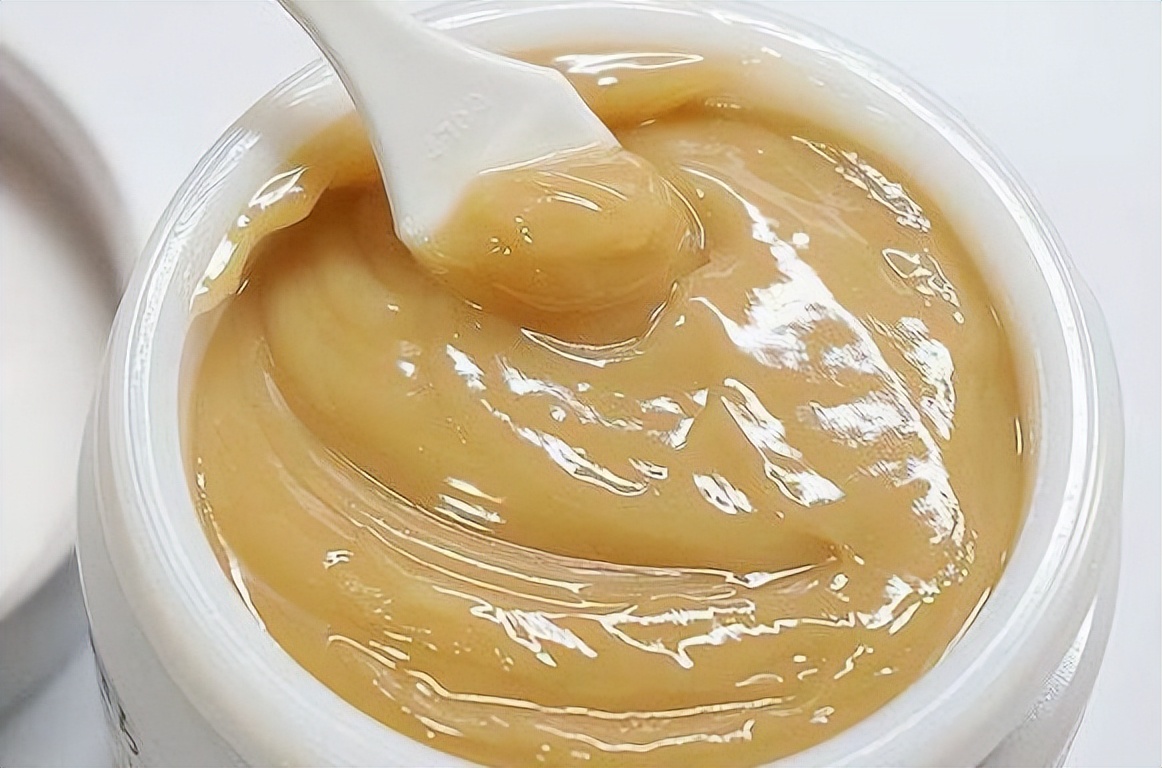 使用蜂蜜做面膜的正确方法,家庭自制蜂蜜面膜怎么做的呢