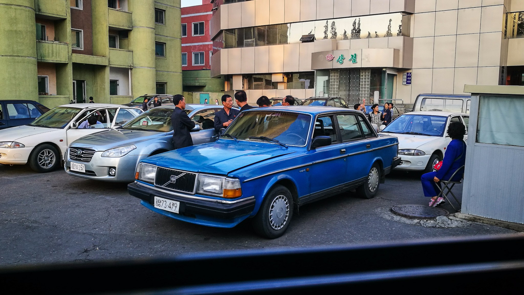 走进朝鲜，朝鲜豪车以德系为主，中国汽车被换标秒变“朝鲜国产”